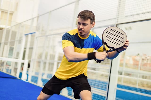 Perbedaan Padel dan Tenis: Mana yang Lebih Seru untuk Dicoba?